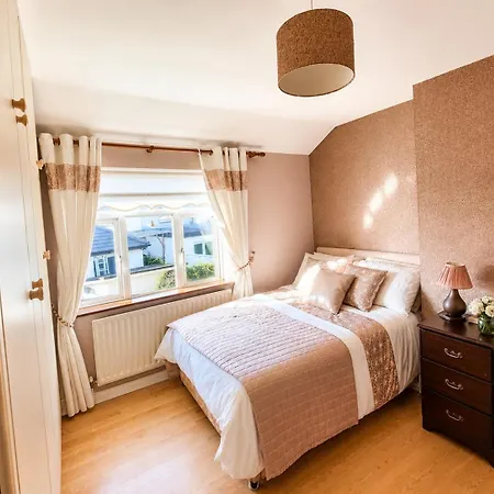 Private Double Near Heuston Luas & Direct Airport Bus Link *