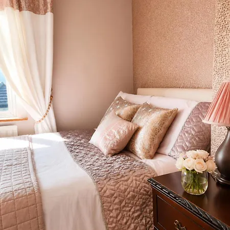 Private Double Near Heuston Luas & Direct Airport Bus Link Dublín