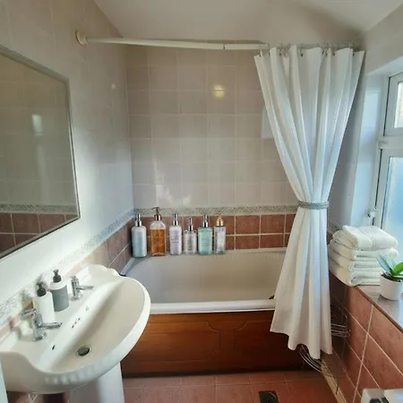 Private Double Near Heuston Luas & Direct Airport Bus Link Homestay szállás Dublin