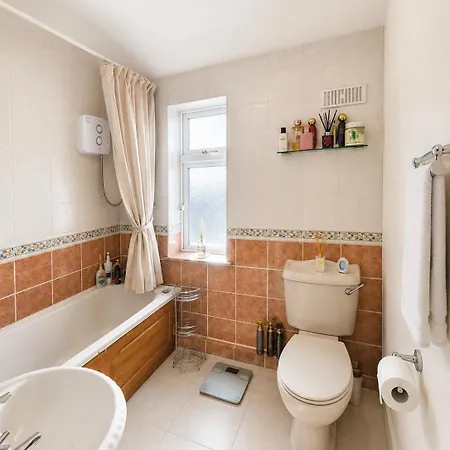 Private Double Near Heuston Luas & Direct Airport Bus Link Homestay szállás