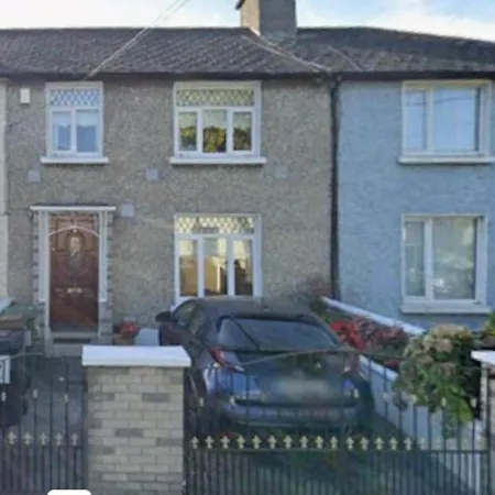 Private Double Near Heuston Luas & Direct Airport Bus Link Habitación en casa particular