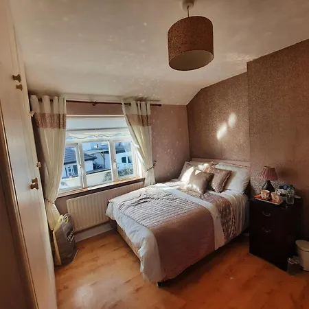 Private Double Near Heuston Luas & Direct Airport Bus Link *